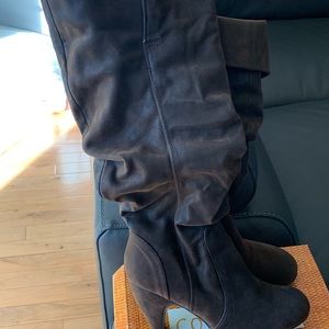 Never worn brown heels boots.